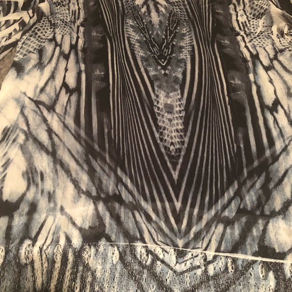 Distressed blouse - Picture 2 of 2